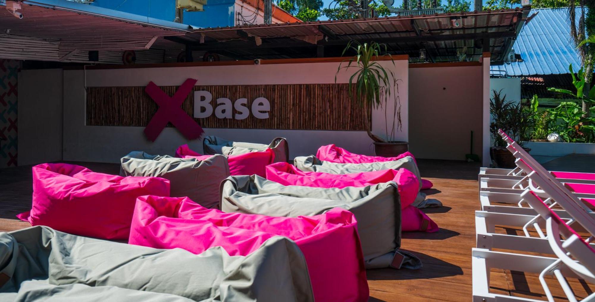 Base Party Hostel Ao Nang Esterno foto