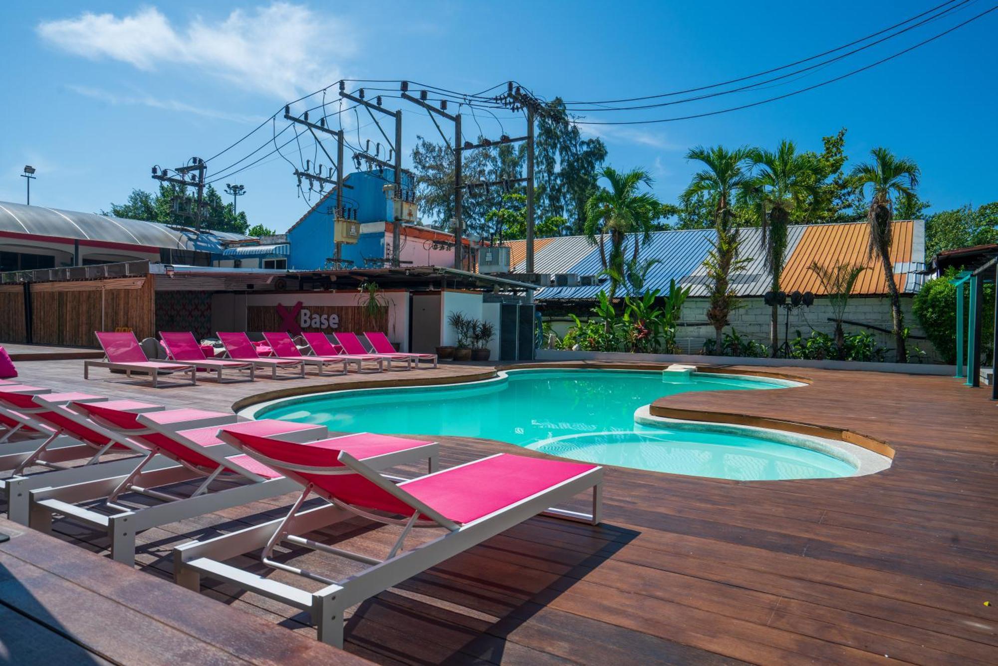 Base Party Hostel Ao Nang Esterno foto