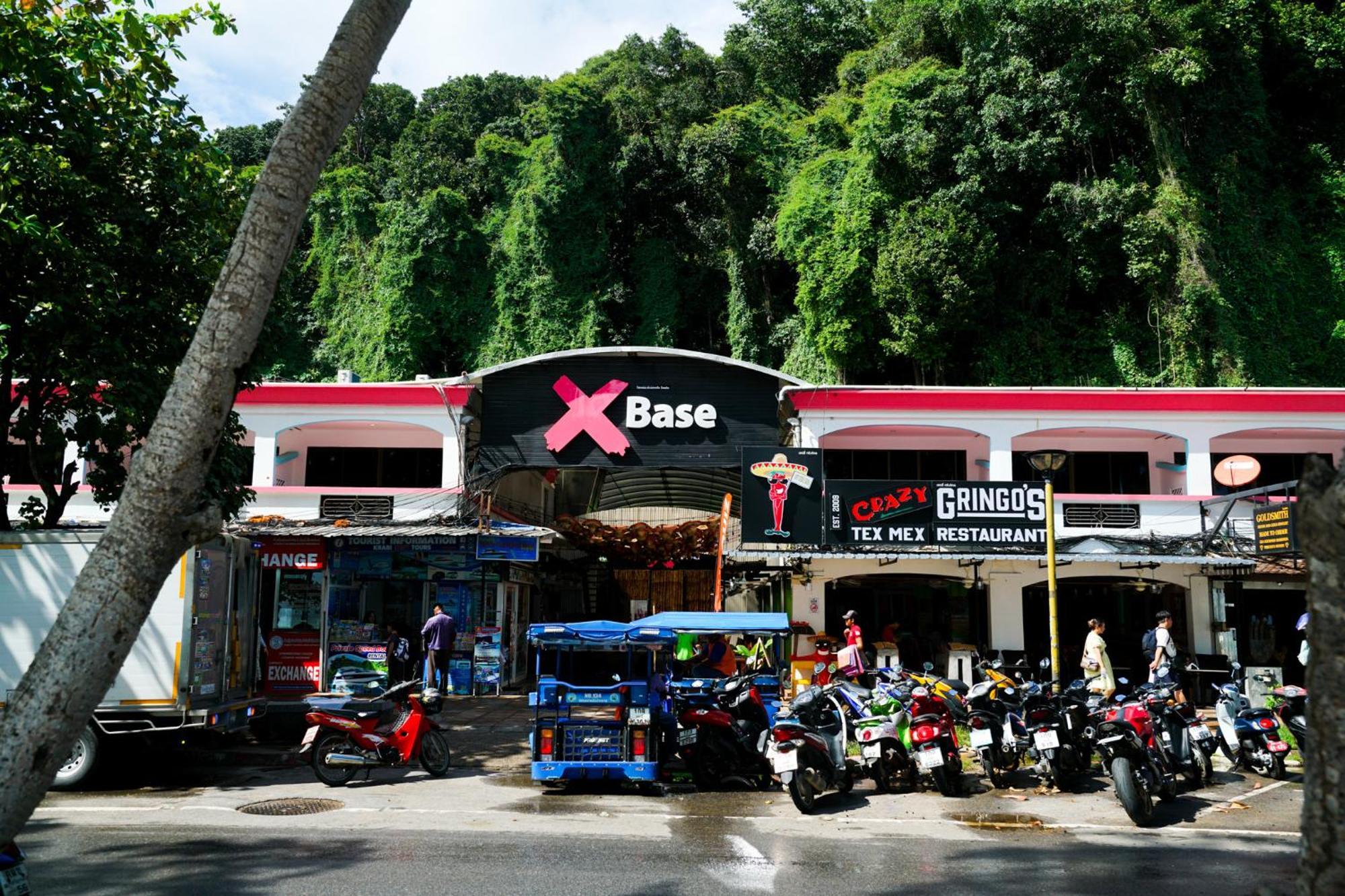 Base Party Hostel Ao Nang Esterno foto