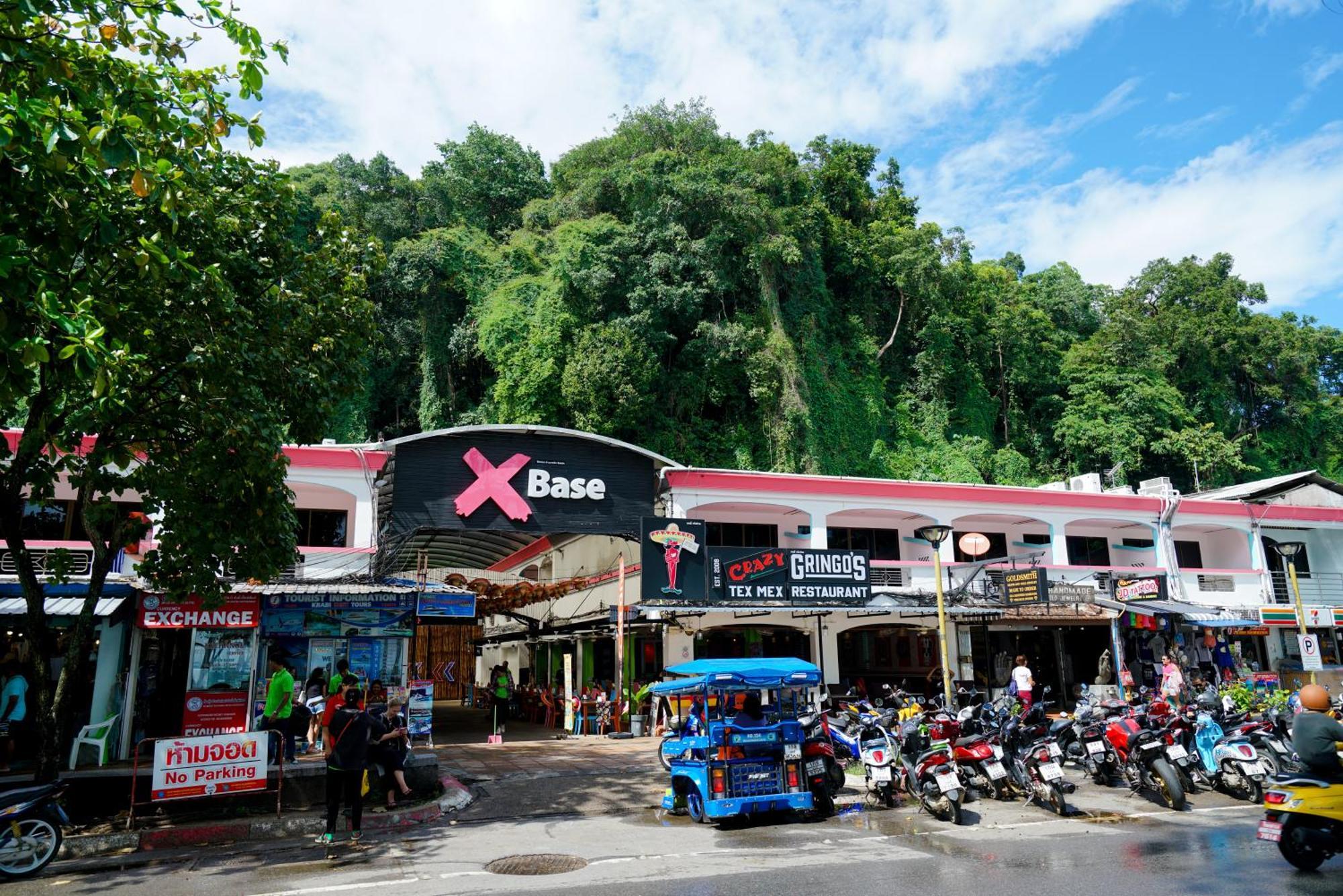 Base Party Hostel Ao Nang Esterno foto