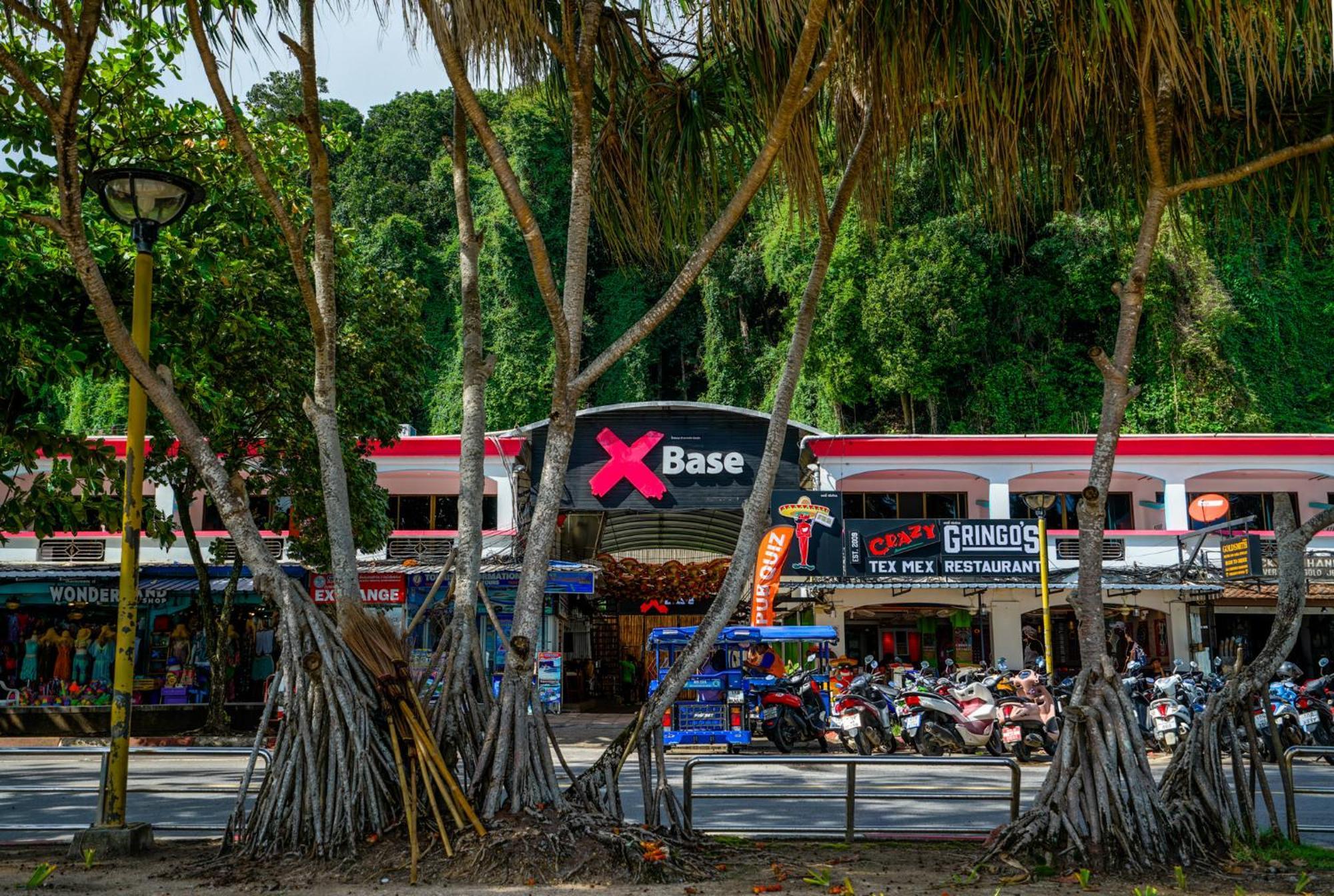 Base Party Hostel Ao Nang Esterno foto